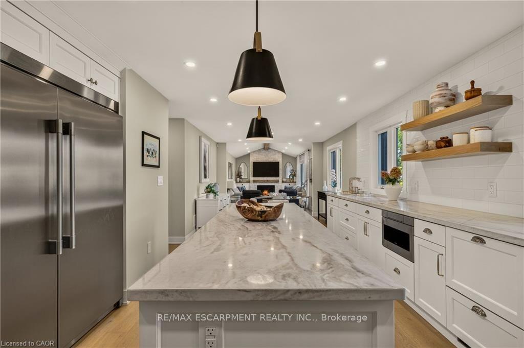 Photo 14 of 204 Fallingbrook Drive, Hamilton, Ancaster — HOMEH