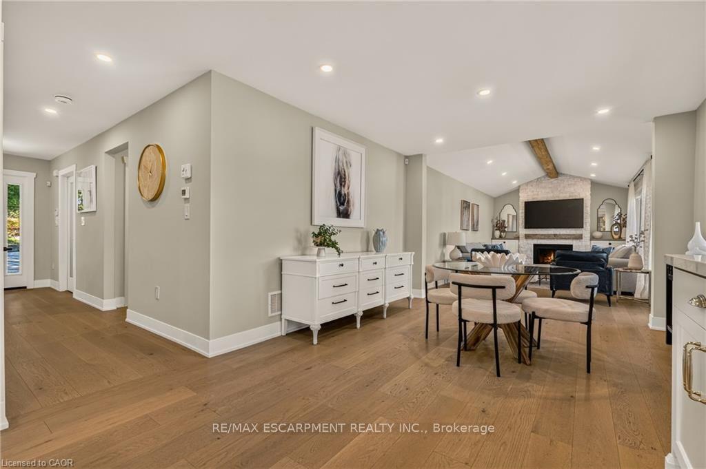 Photo 16 of 204 Fallingbrook Drive, Hamilton, Ancaster — HOMEH