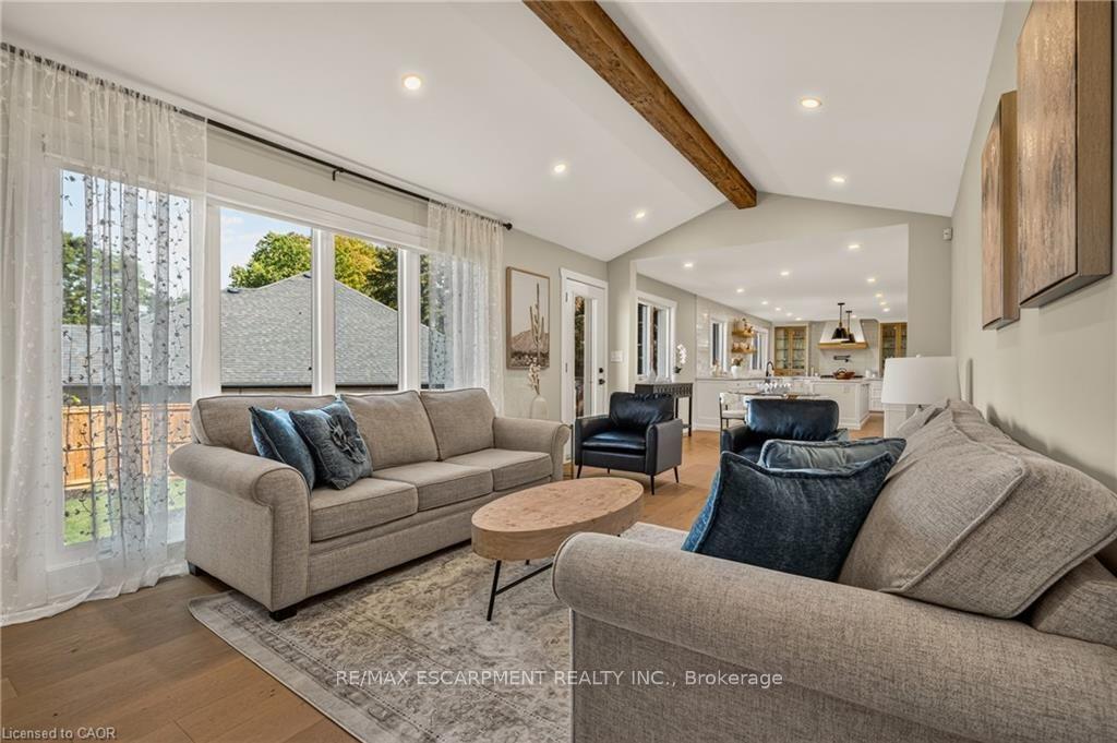 Photo 19 of 204 Fallingbrook Drive, Hamilton, Ancaster — HOMEH