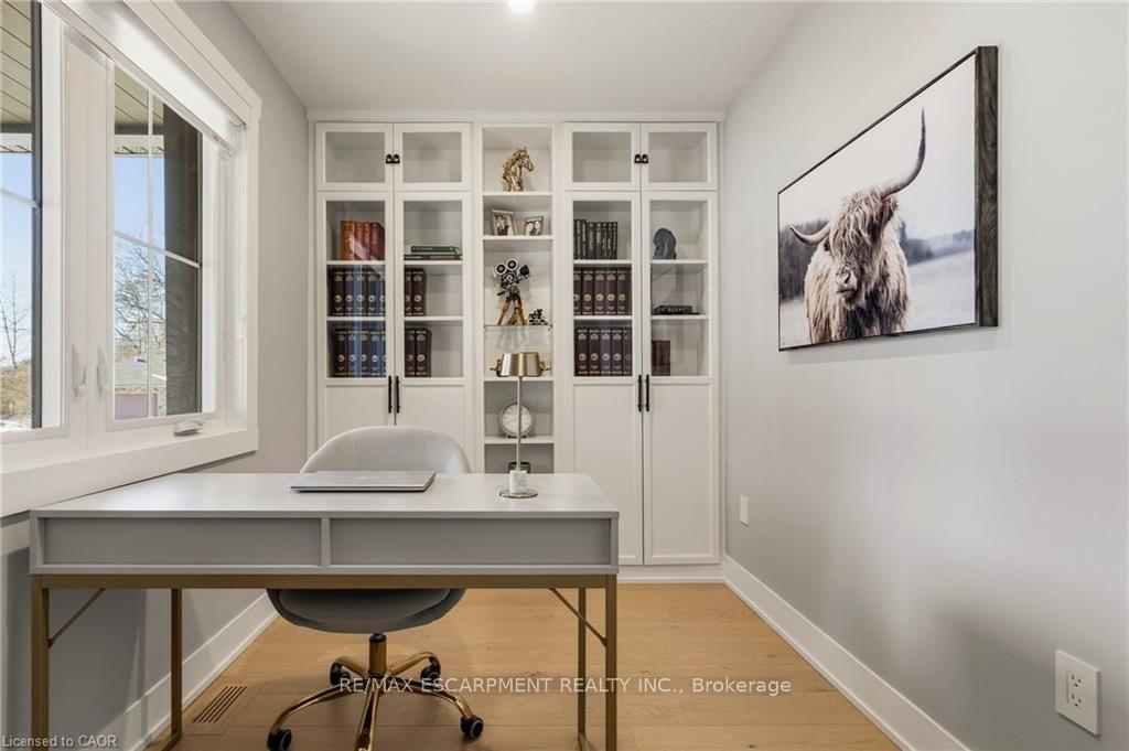 Photo 21 of 204 Fallingbrook Drive, Hamilton, Ancaster — HOMEH