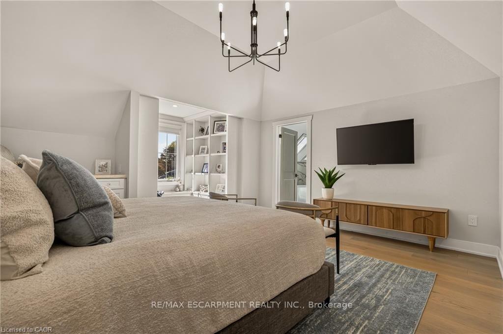 Photo 24 of 204 Fallingbrook Drive, Hamilton, Ancaster — HOMEH