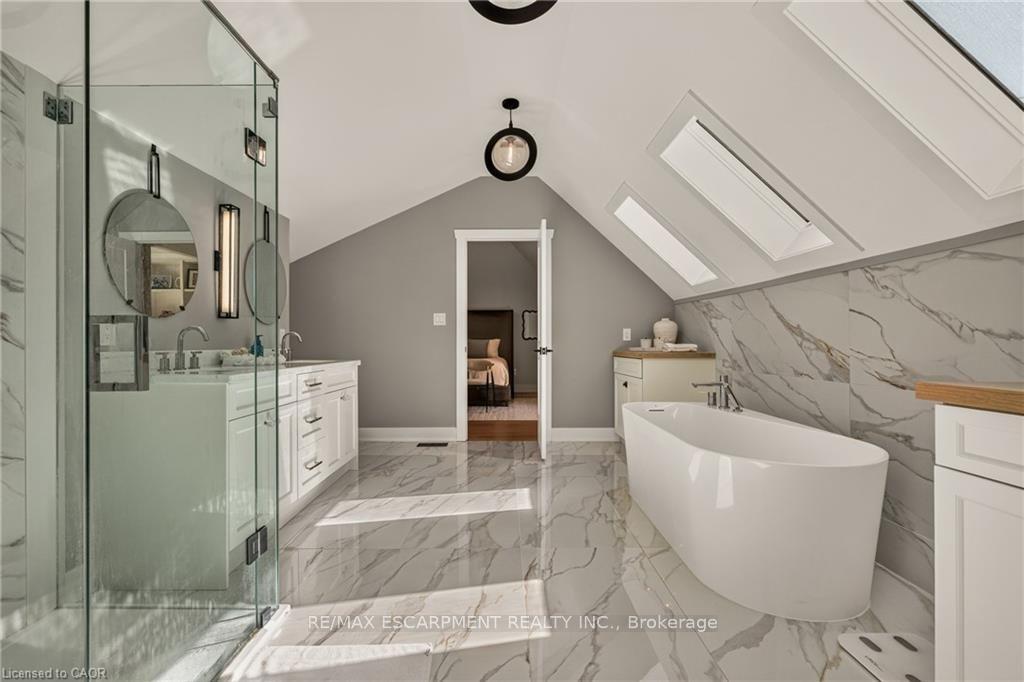 Photo 28 of 204 Fallingbrook Drive, Hamilton, Ancaster — HOMEH
