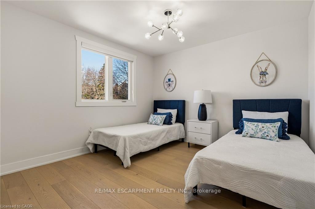 Photo 32 of 204 Fallingbrook Drive, Hamilton, Ancaster — HOMEH