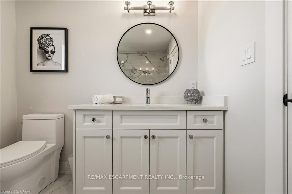 Photo 33 of 204 Fallingbrook Drive, Hamilton, Ancaster — HOMEH