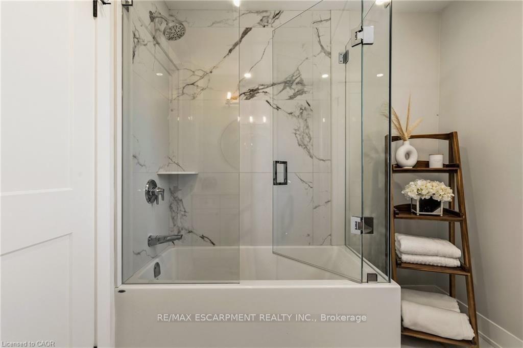 Photo 34 of 204 Fallingbrook Drive, Hamilton, Ancaster — HOMEH