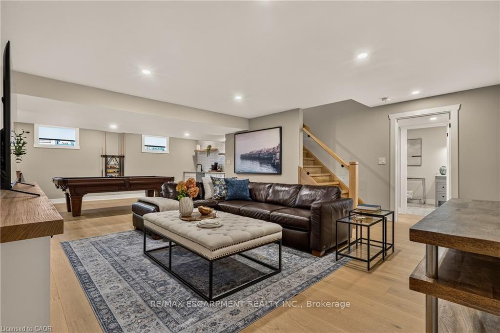 Photo 35 of 204 Fallingbrook Drive, Hamilton, Ancaster — HOMEH