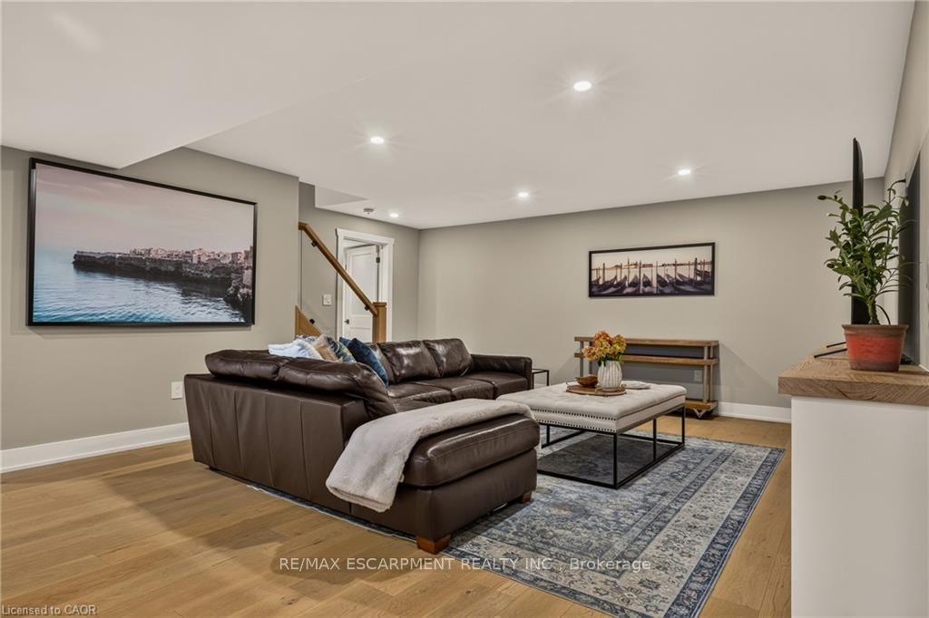 Photo 36 of 204 Fallingbrook Drive, Hamilton, Ancaster — HOMEH