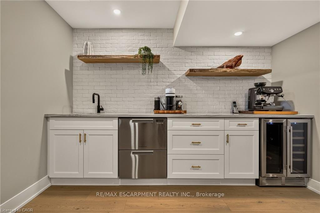 Photo 38 of 204 Fallingbrook Drive, Hamilton, Ancaster — HOMEH