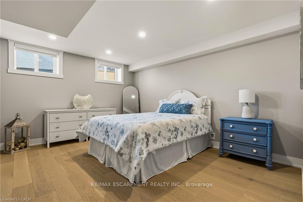Photo 39 of 204 Fallingbrook Drive, Hamilton, Ancaster — HOMEH