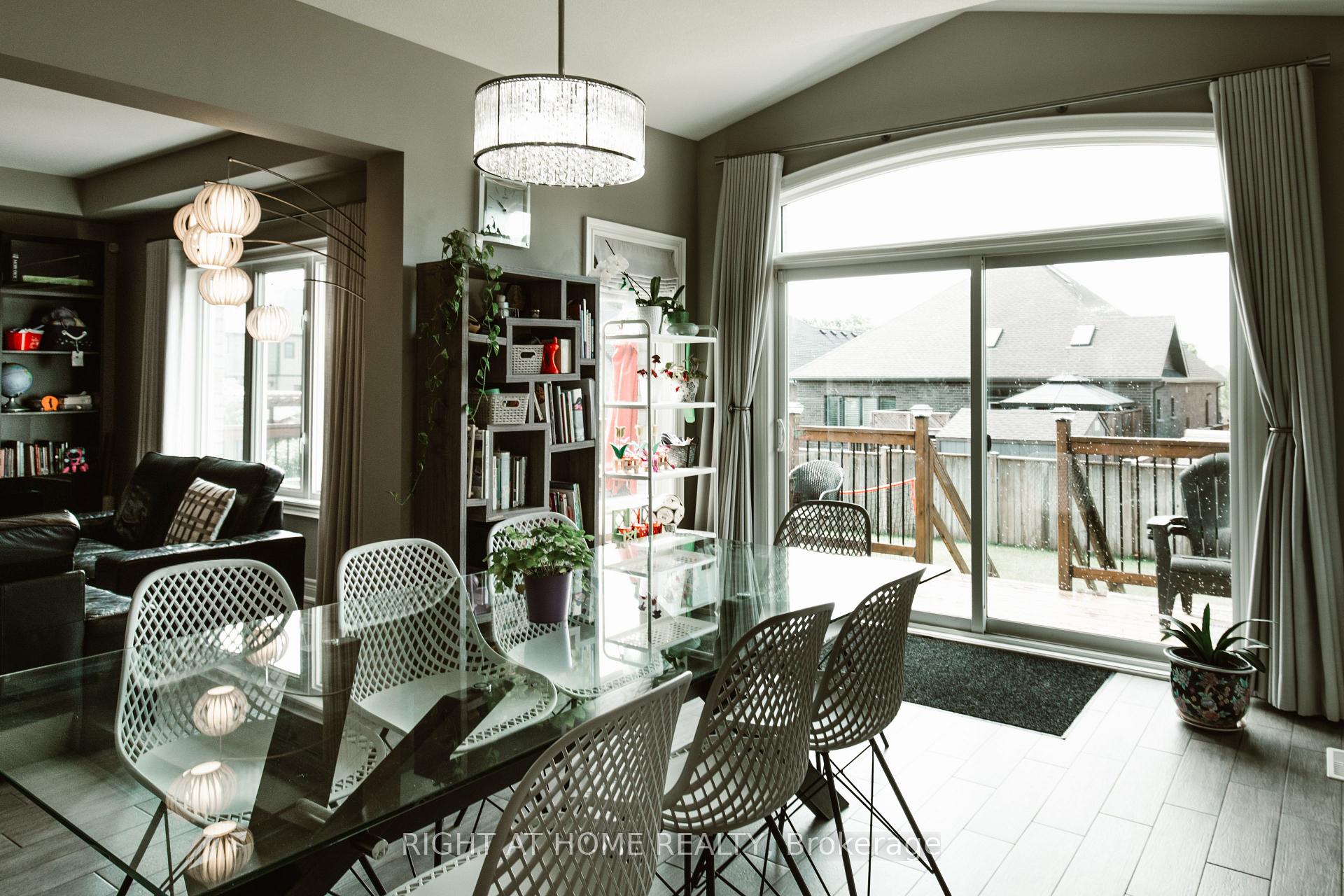 Photo 10 of 18 Joyce Crescent, Pelham, Fonthill — HOMEH