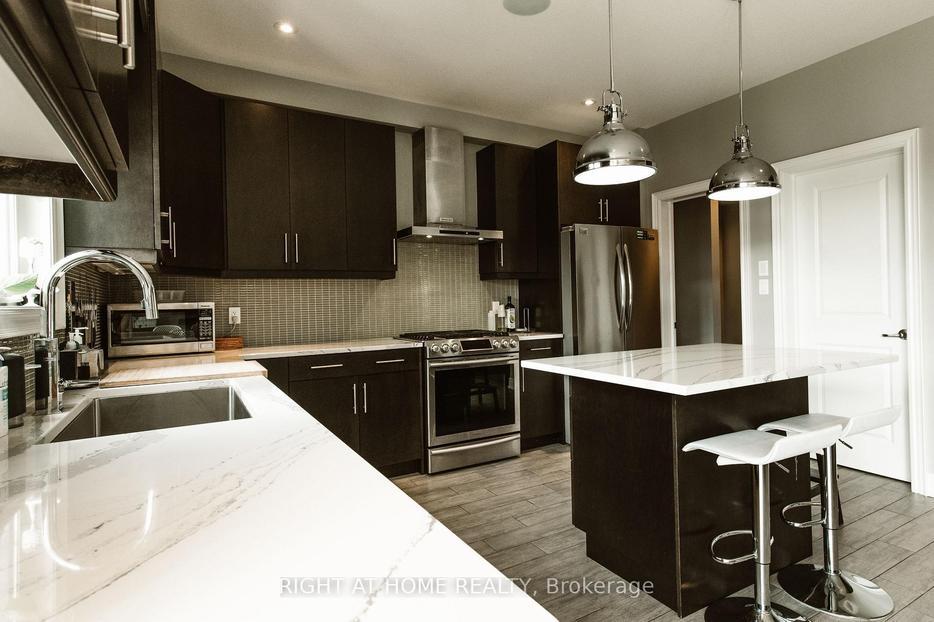 Photo 13 of 18 Joyce Crescent, Pelham, Fonthill — HOMEH