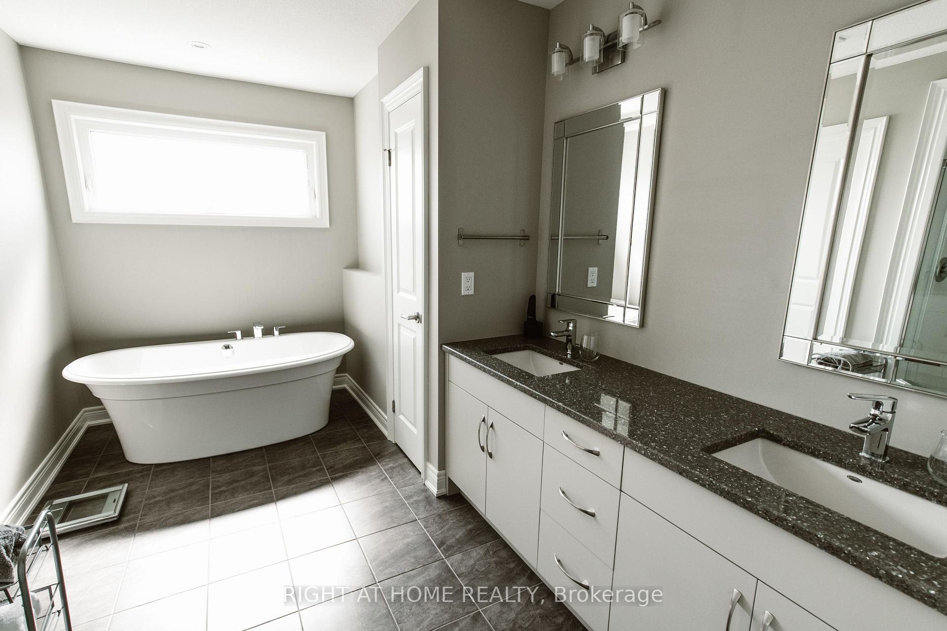 Photo 16 of 18 Joyce Crescent, Pelham, Fonthill — HOMEH