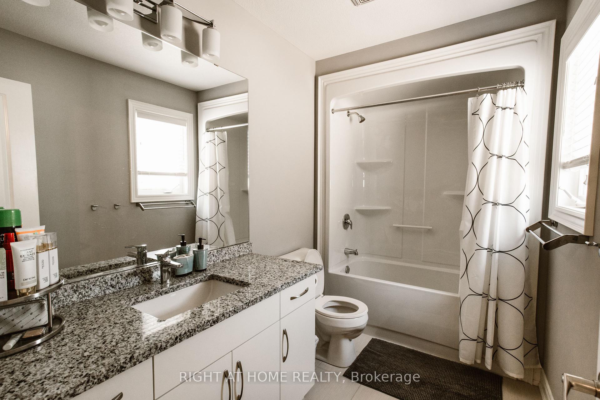Photo 23 of 18 Joyce Crescent, Pelham, Fonthill — HOMEH