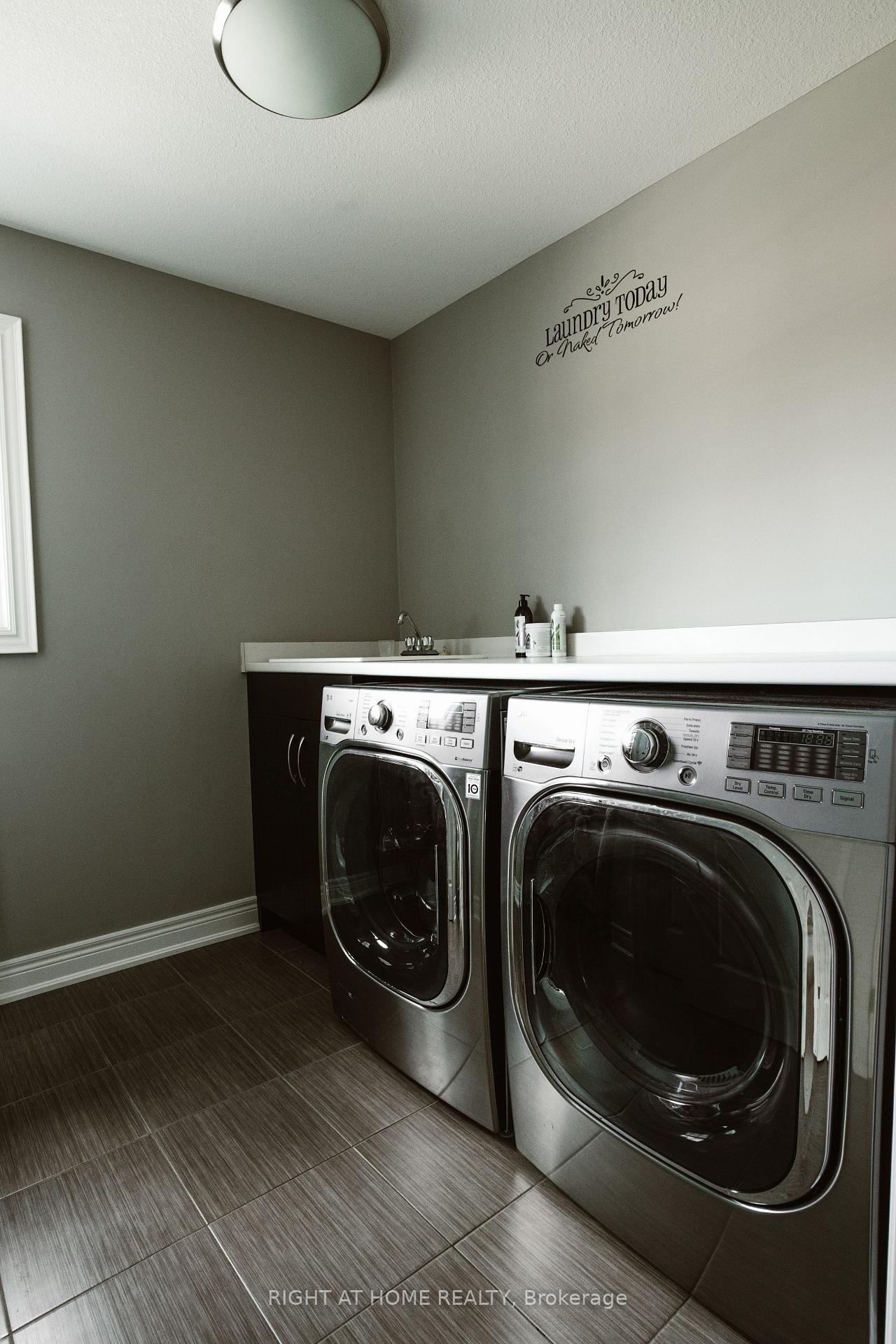 Photo 25 of 18 Joyce Crescent, Pelham, Fonthill — HOMEH