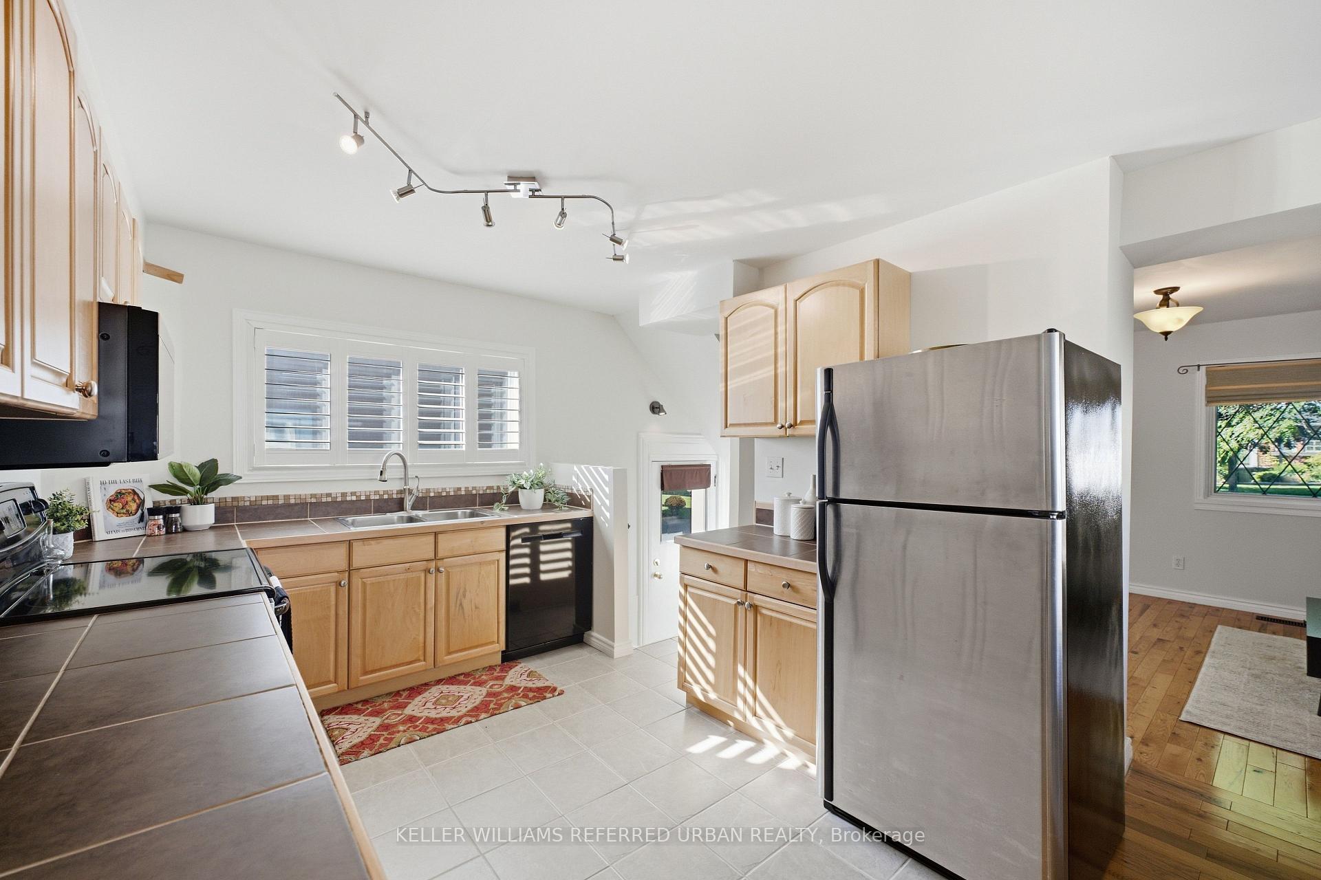 Photo 11 of 569 Masson Street, Oshawa, O'Neill — HOMEH