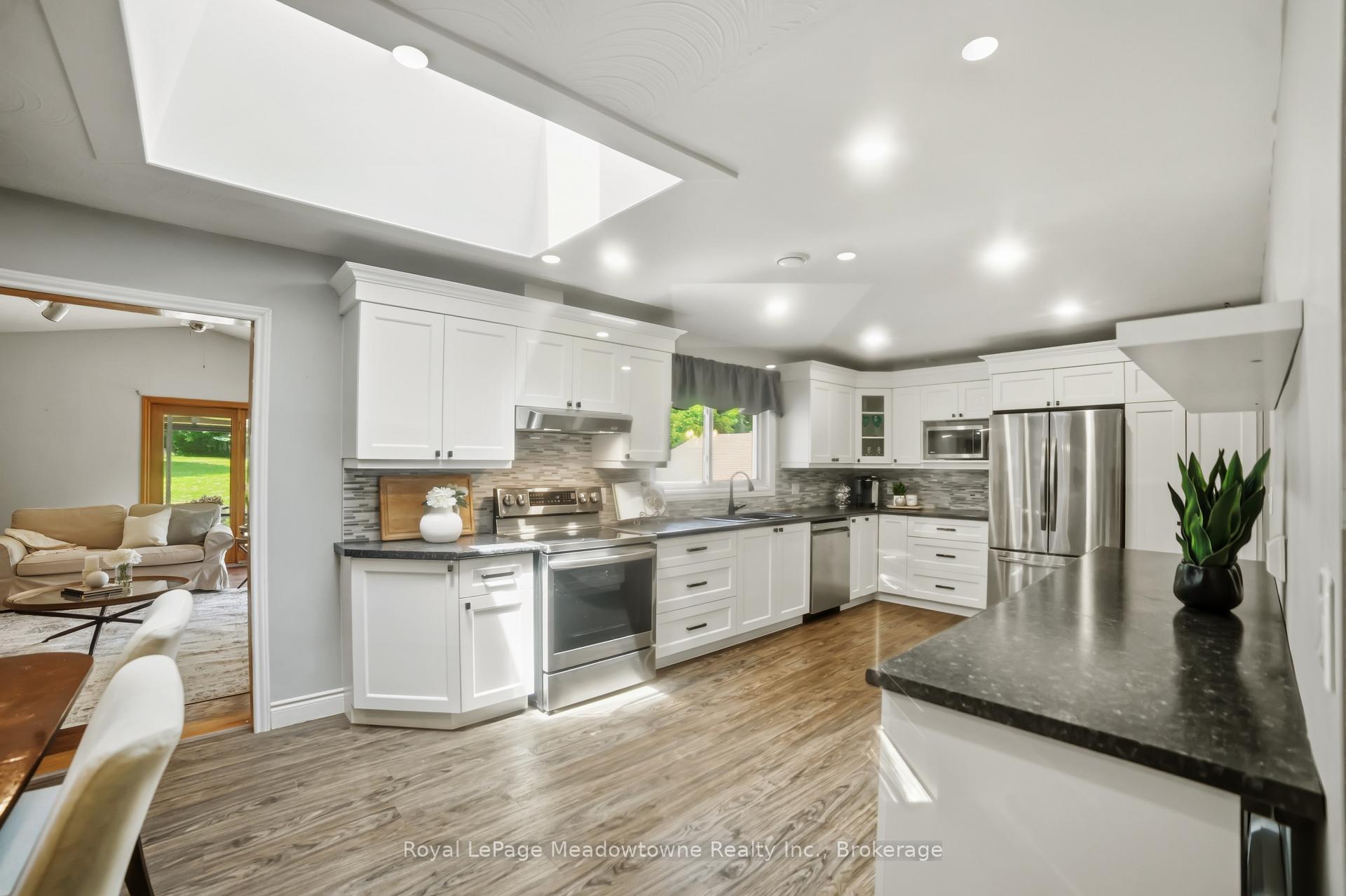 Photo 9 of 12 Huntsman Gate, Hamilton, Freelton — HOMEH