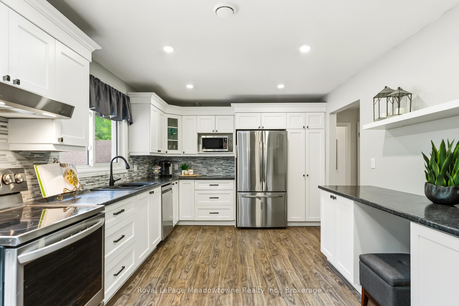 Photo 10 of 12 Huntsman Gate, Hamilton, Freelton — HOMEH