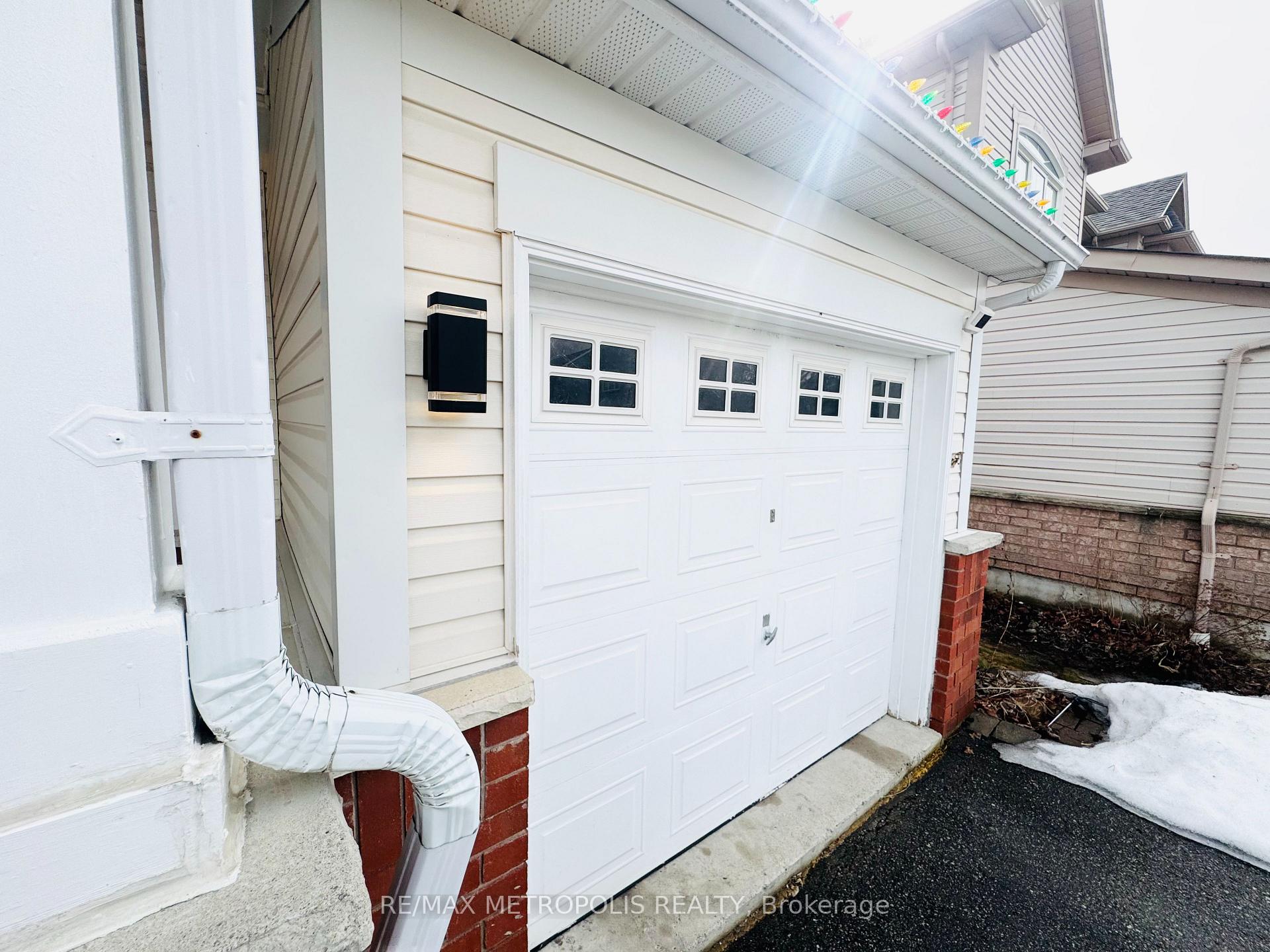 Photo 3 of 33 Palomino Place, Whitby, Pringle Creek — HOMEH