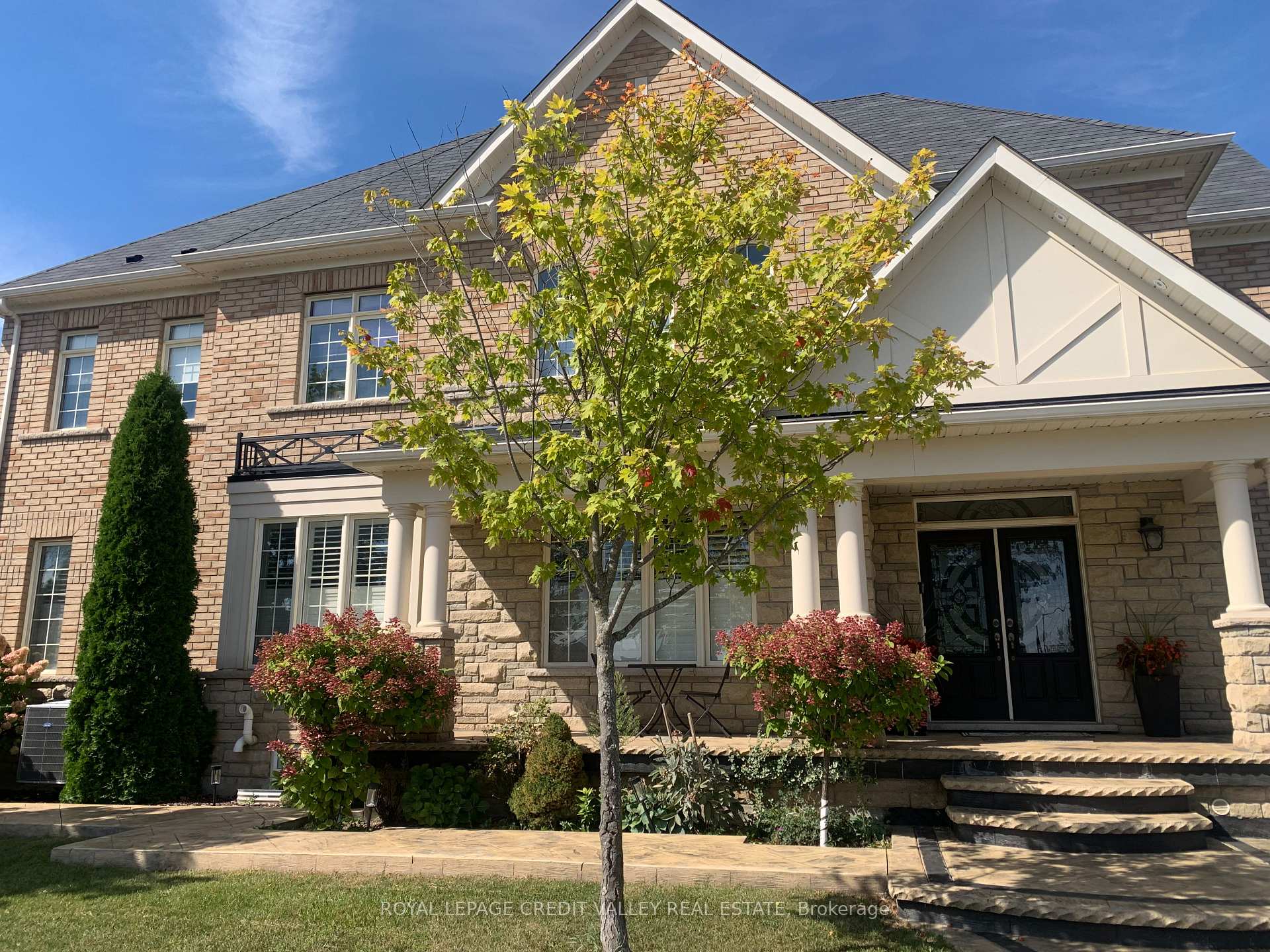 Photo 1 of 4 Bonnie Braes Drive, Brampton, Credit Valley — HOMEH