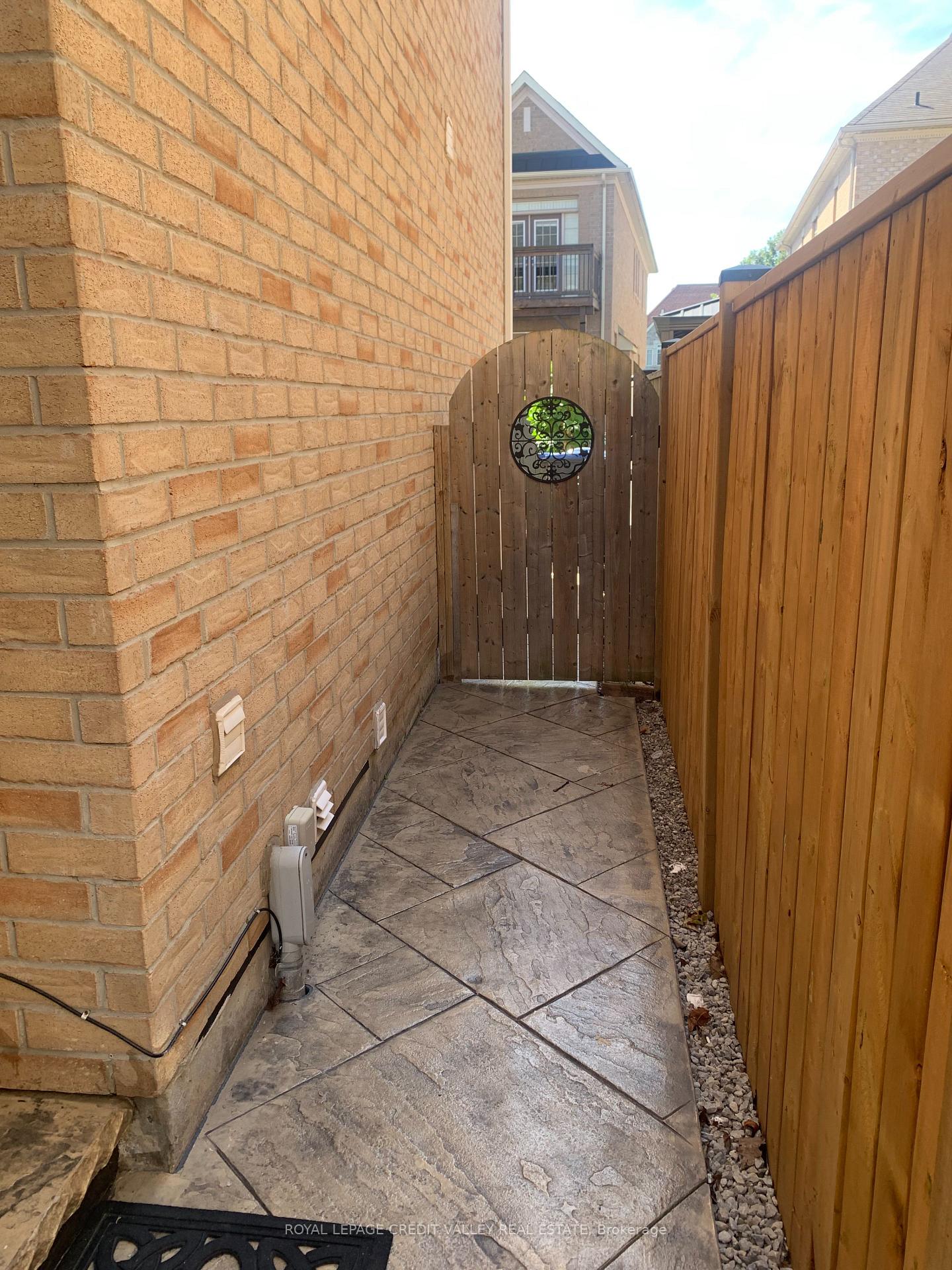 Photo 2 of 4 Bonnie Braes Drive, Brampton, Credit Valley — HOMEH