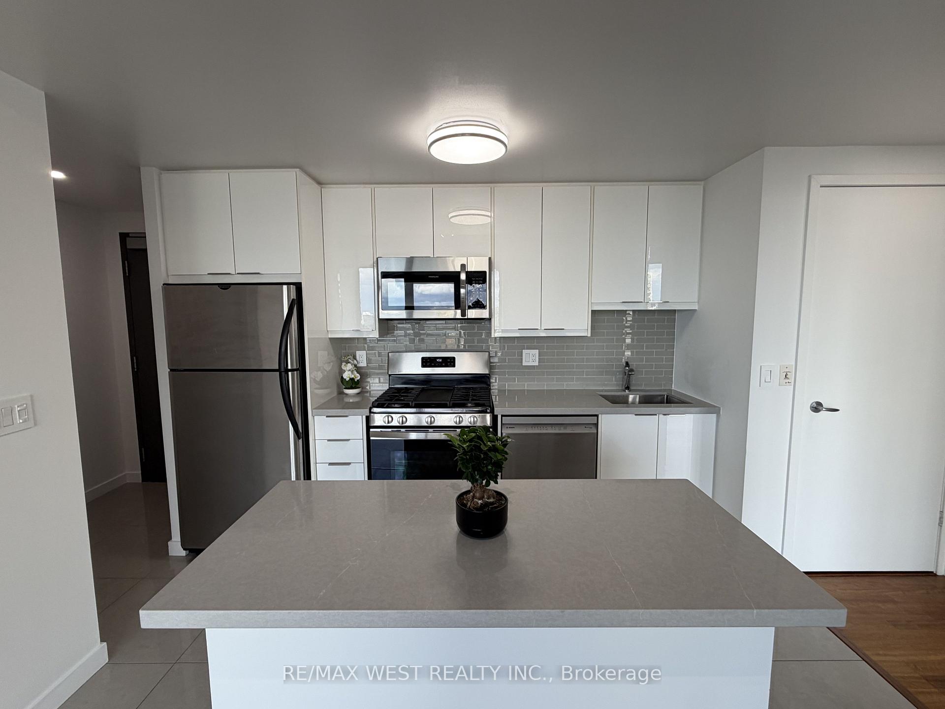 Photo 3 of Unit 2408, 281 Mutual Street, Toronto, Church-Yonge Corridor — HOMEH