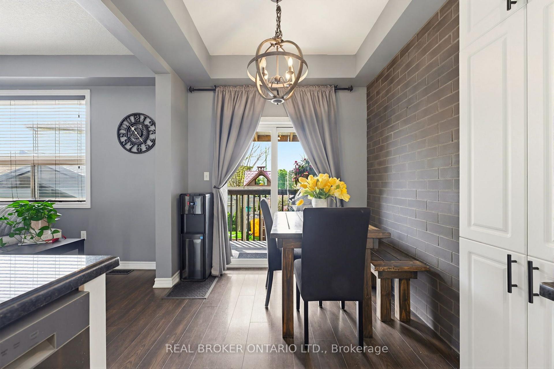 Photo 10 of 100 Chester Drive, Cambridge, Christopher-Champlain — HOMEH