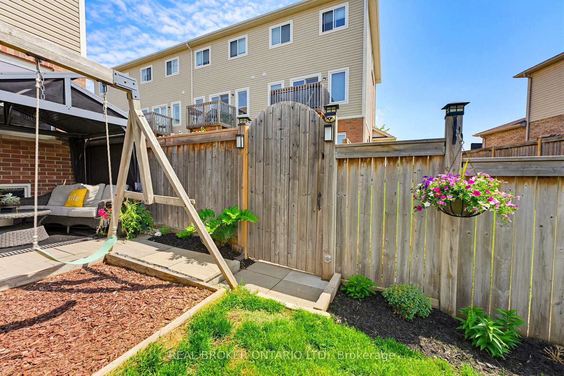 Photo 27 of 100 Chester Drive, Cambridge, Christopher-Champlain — HOMEH