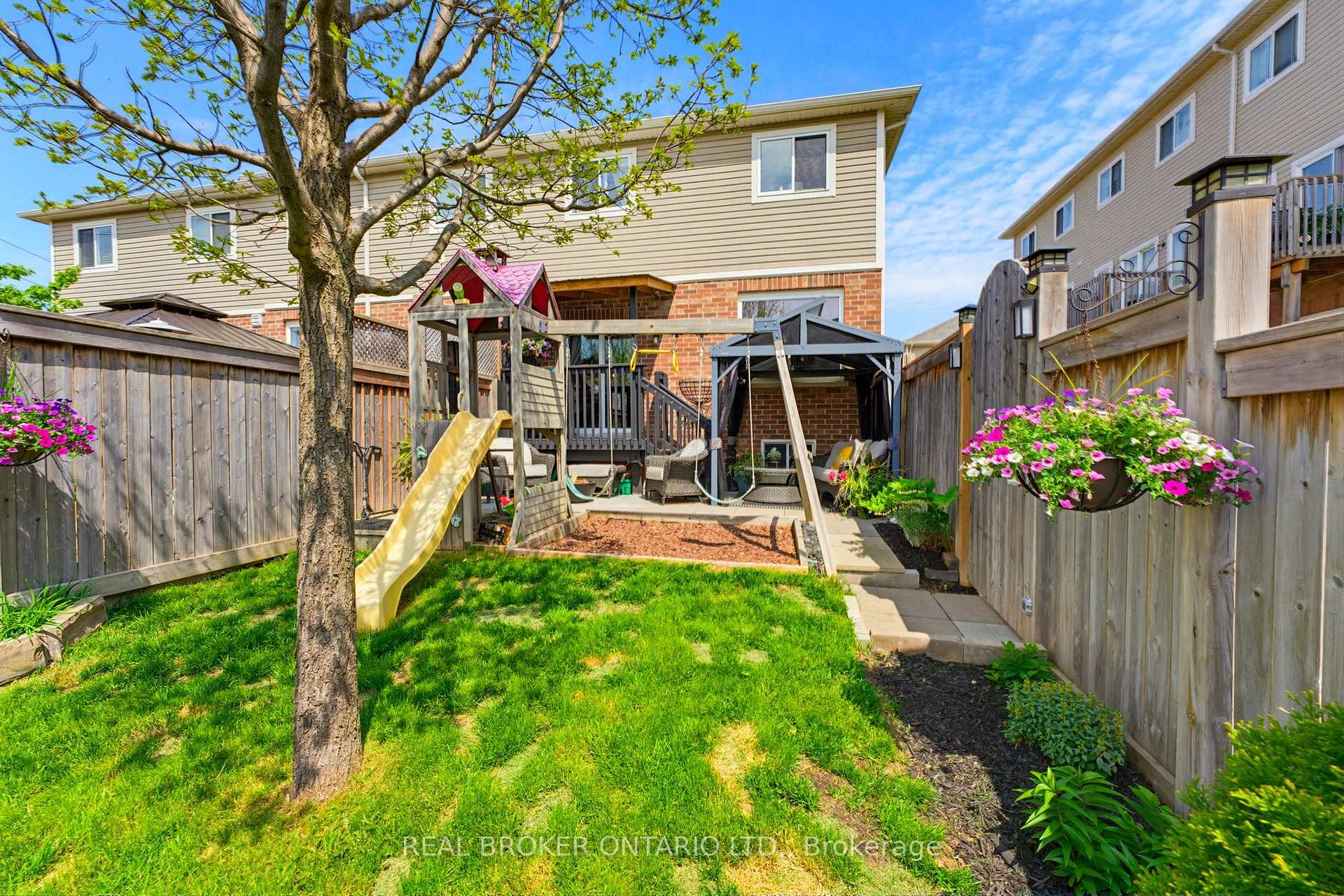 Photo 29 of 100 Chester Drive, Cambridge, Christopher-Champlain — HOMEH