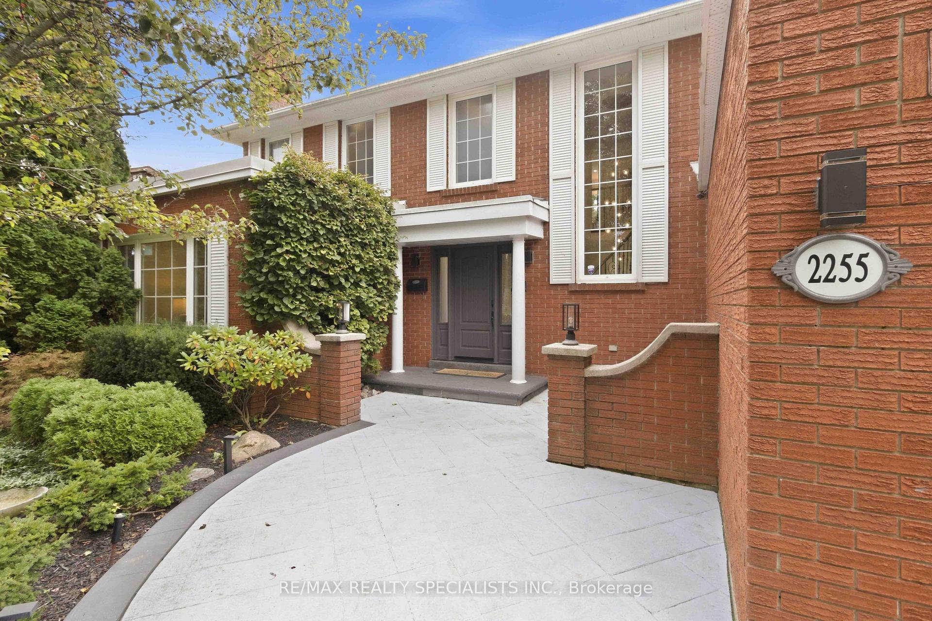 Photo 3 of 2255 Prince John Boulevard, Mississauga, Sheridan — HOMEH