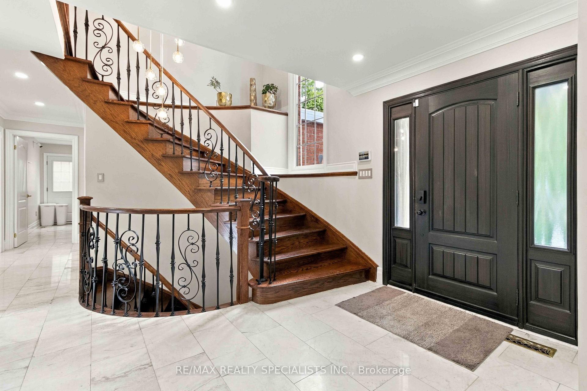 Photo 4 of 2255 Prince John Boulevard, Mississauga, Sheridan — HOMEH