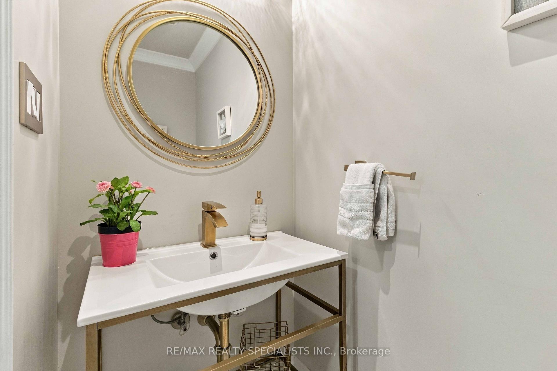 Photo 16 of 2255 Prince John Boulevard, Mississauga, Sheridan — HOMEH