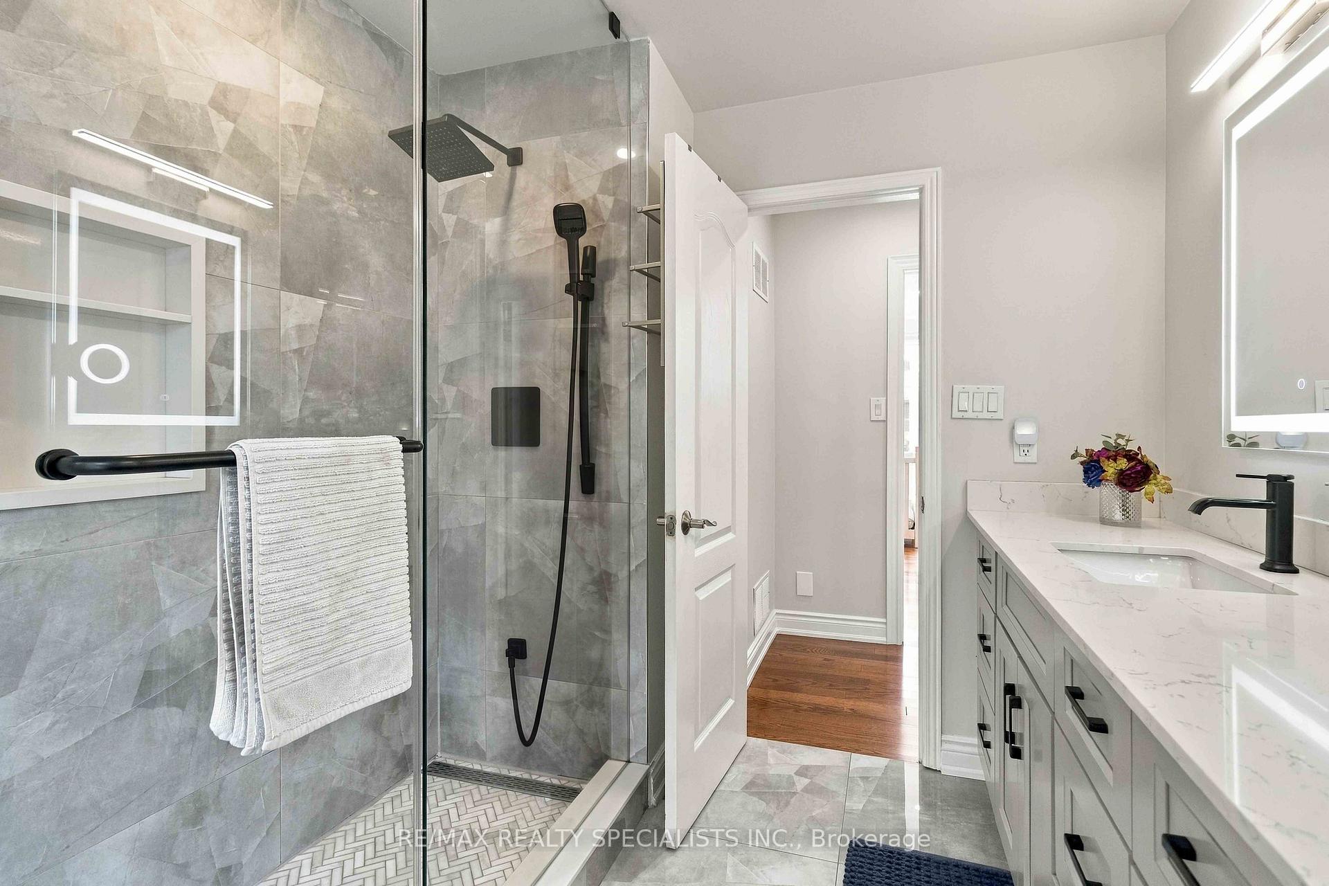 Photo 20 of 2255 Prince John Boulevard, Mississauga, Sheridan — HOMEH