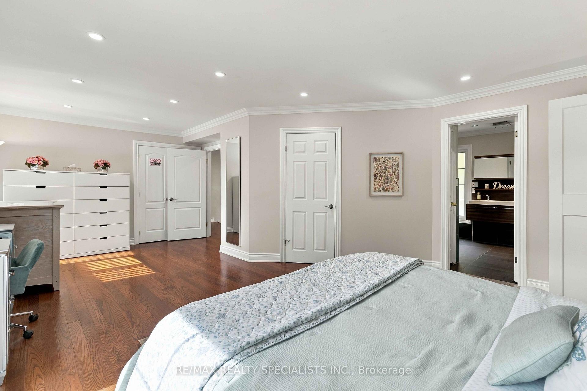 Photo 23 of 2255 Prince John Boulevard, Mississauga, Sheridan — HOMEH