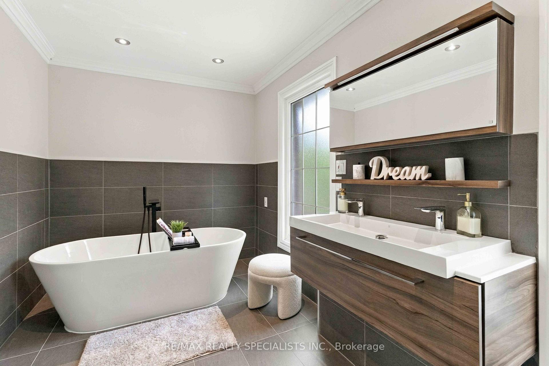 Photo 25 of 2255 Prince John Boulevard, Mississauga, Sheridan — HOMEH
