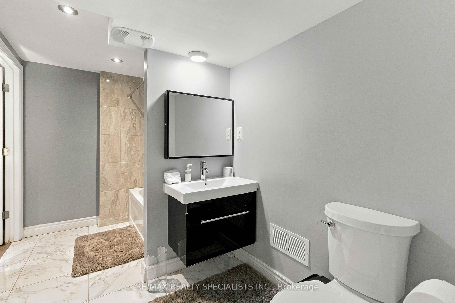 Photo 37 of 2255 Prince John Boulevard, Mississauga, Sheridan — HOMEH