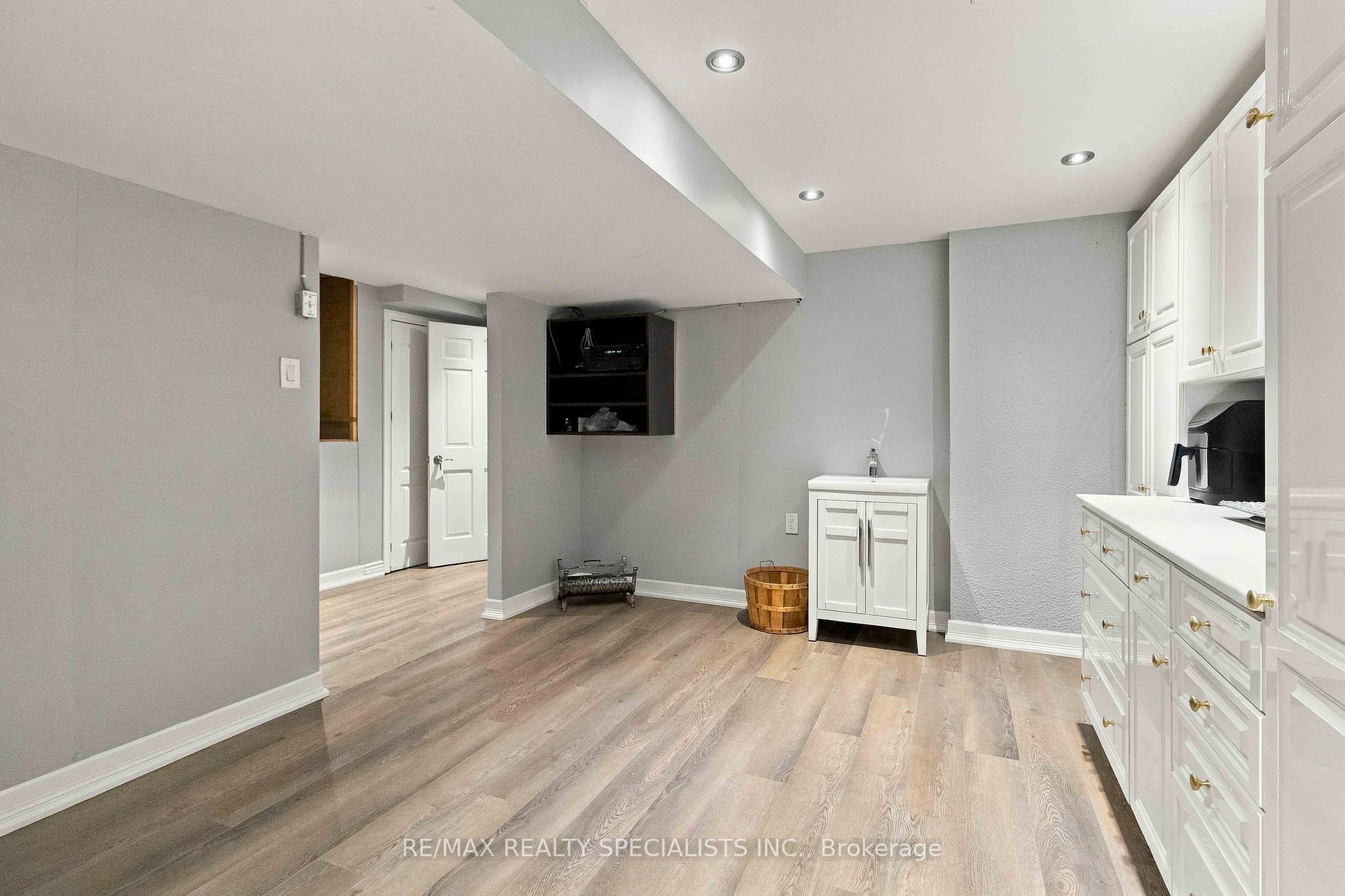 Photo 39 of 2255 Prince John Boulevard, Mississauga, Sheridan — HOMEH
