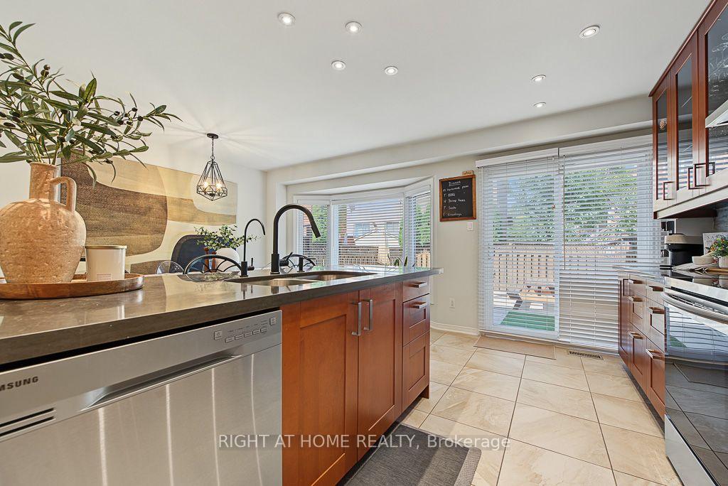 Photo 7 of 3829 Craighurst Avenue, Mississauga, Lisgar — HOMEH