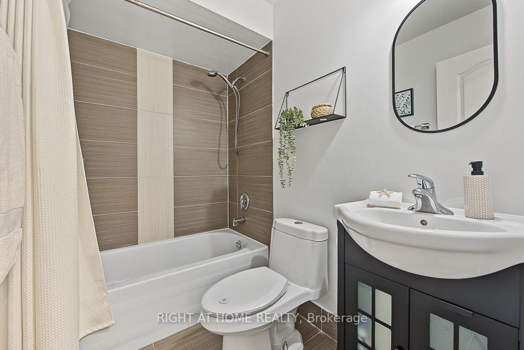 Photo 24 of 3829 Craighurst Avenue, Mississauga, Lisgar — HOMEH