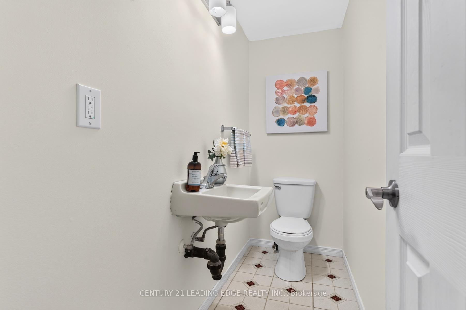 Photo 5 of 58 Valdor Drive, Scarborough, Agincourt North — HOMEH