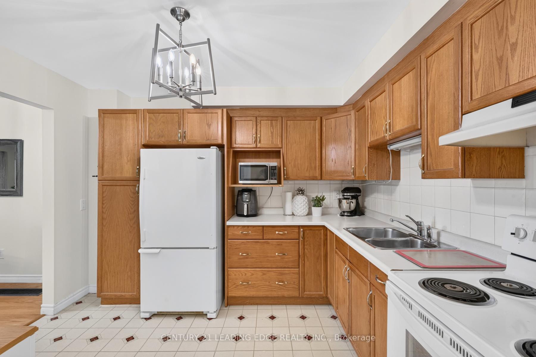 Photo 6 of 58 Valdor Drive, Scarborough, Agincourt North — HOMEH