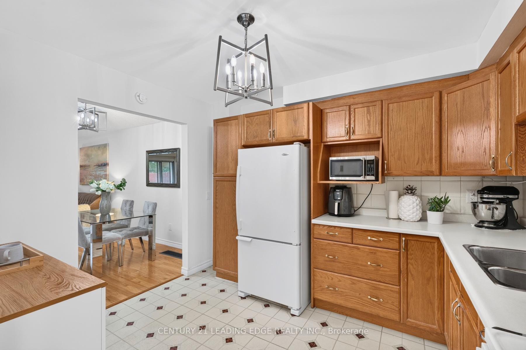 Photo 8 of 58 Valdor Drive, Scarborough, Agincourt North — HOMEH