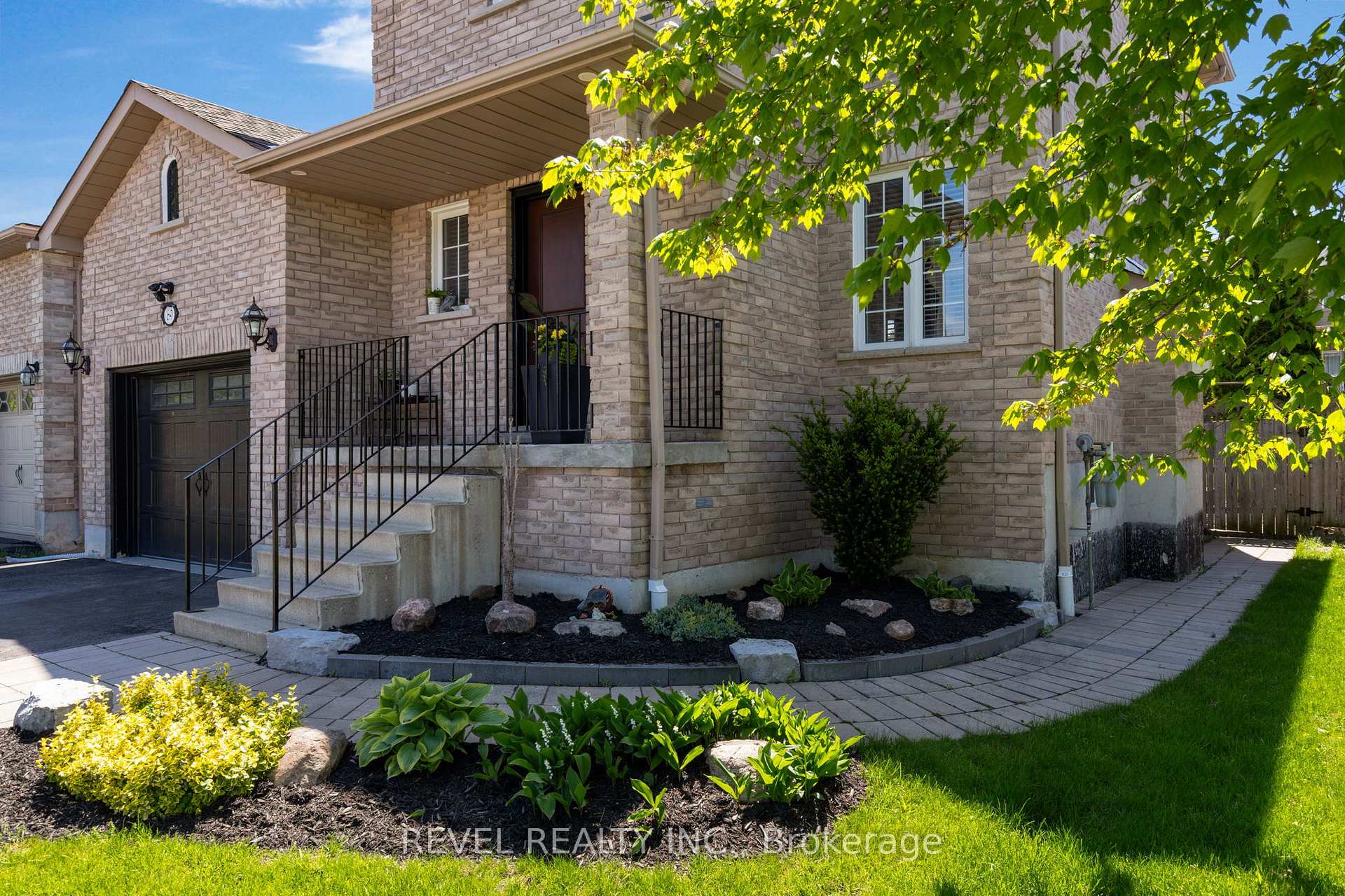 Photo 3 of 69 Stephanie Lane, Barrie, Painswick South — HOMEH