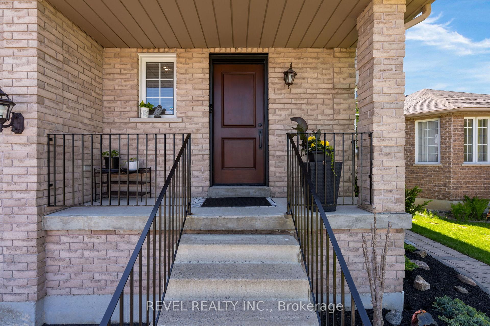Photo 10 of 69 Stephanie Lane, Barrie, Painswick South — HOMEH