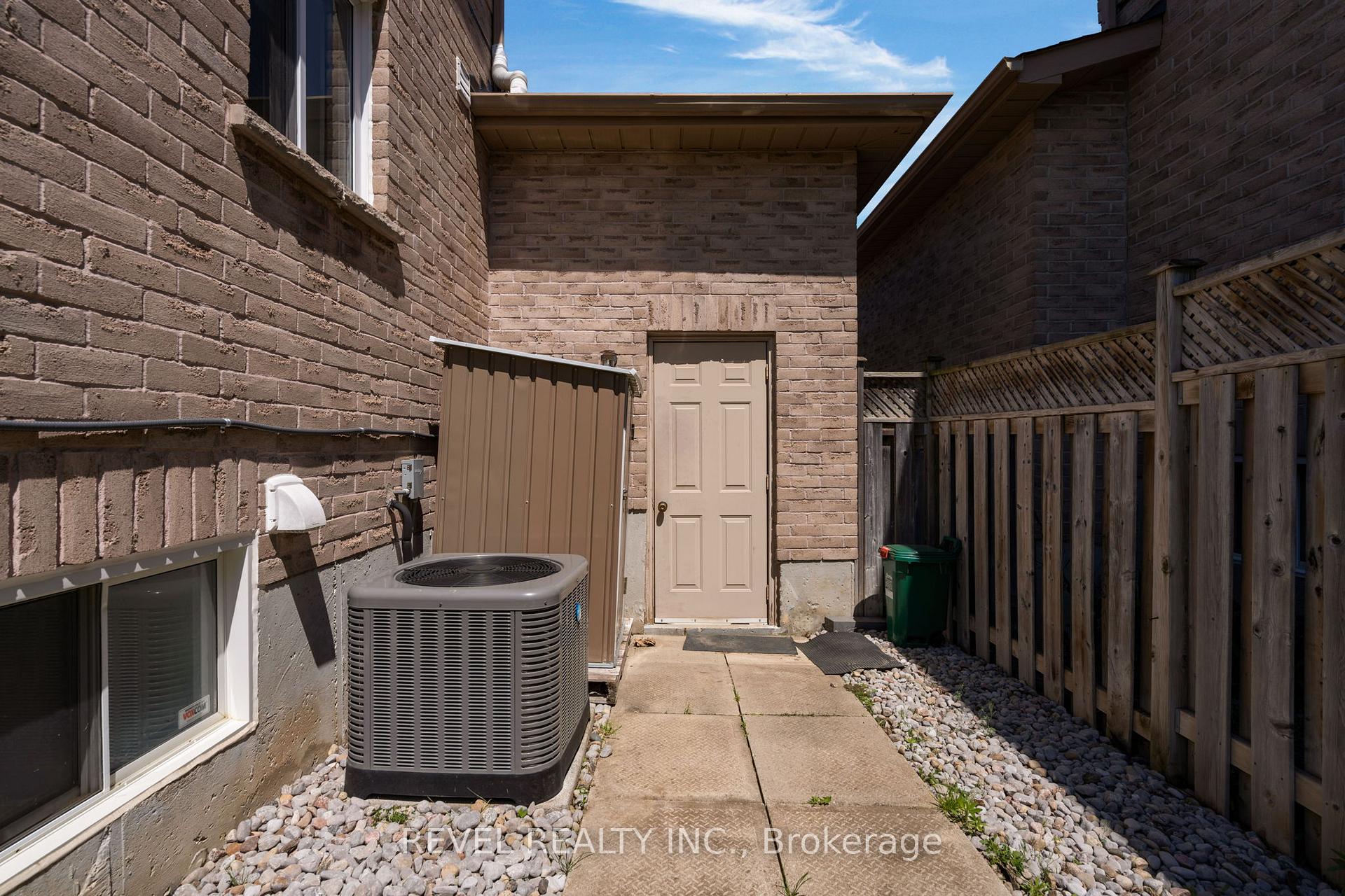 Photo 42 of 69 Stephanie Lane, Barrie, Painswick South — HOMEH
