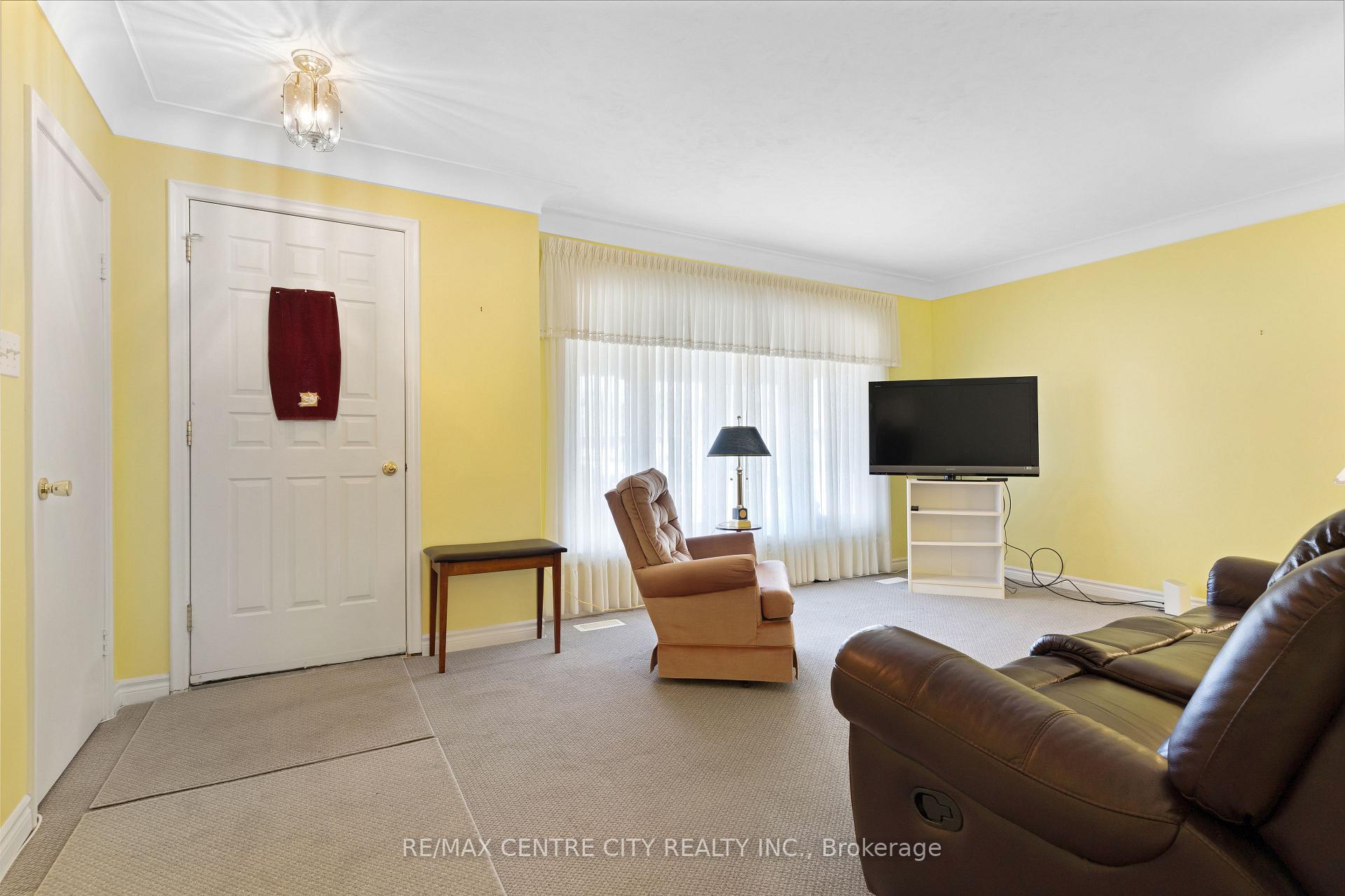 Photo 3 of 297 Wilson Avenue, Kitchener, Vanier - Kitchener — HOMEH