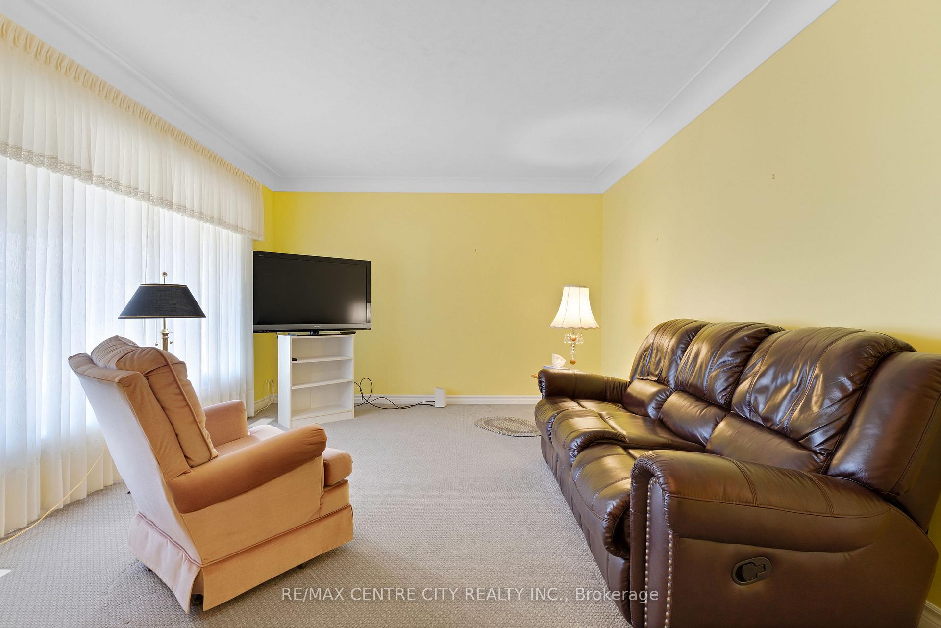 Photo 5 of 297 Wilson Avenue, Kitchener, Vanier - Kitchener — HOMEH