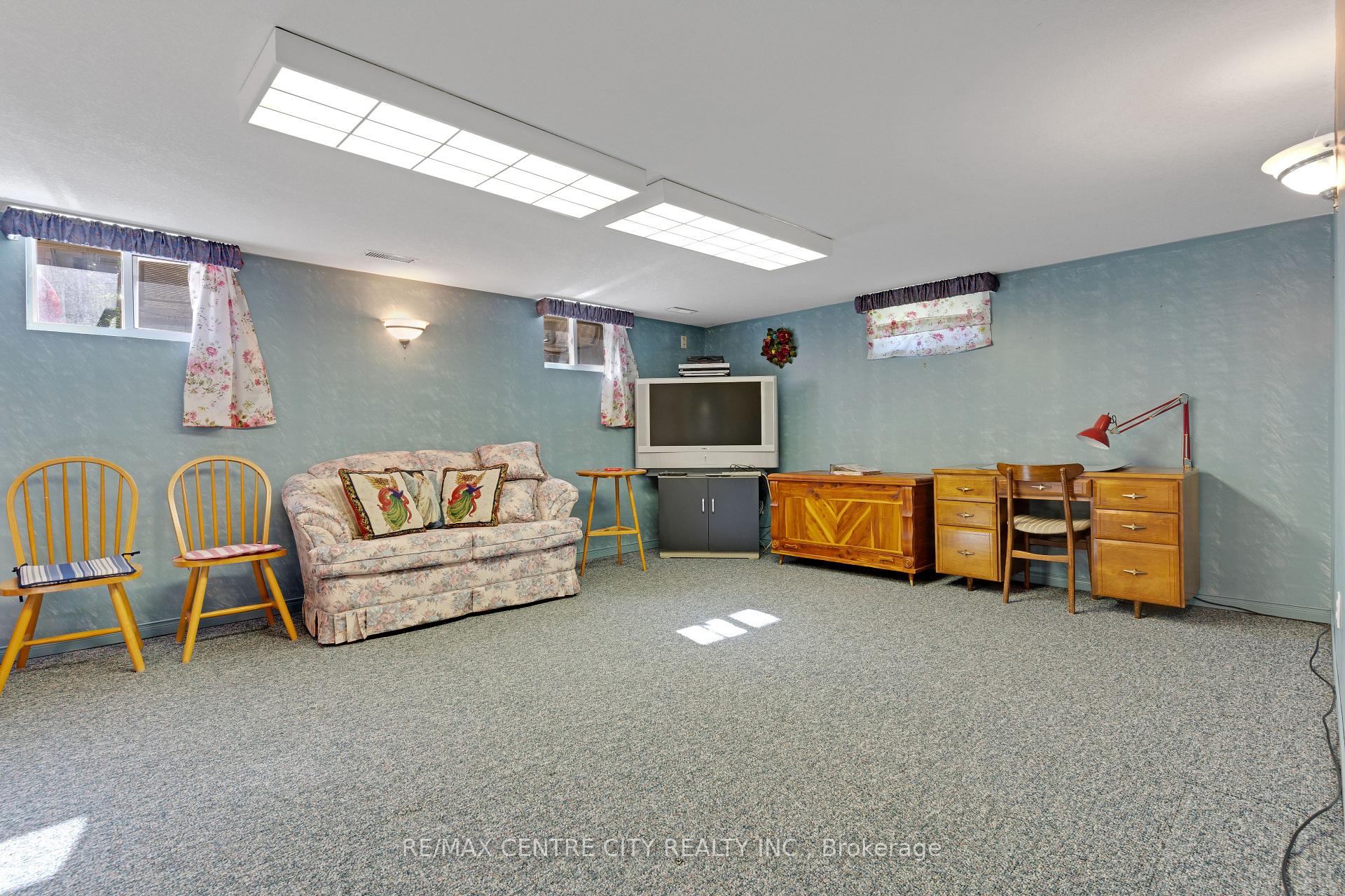 Photo 32 of 297 Wilson Avenue, Kitchener, Vanier - Kitchener — HOMEH