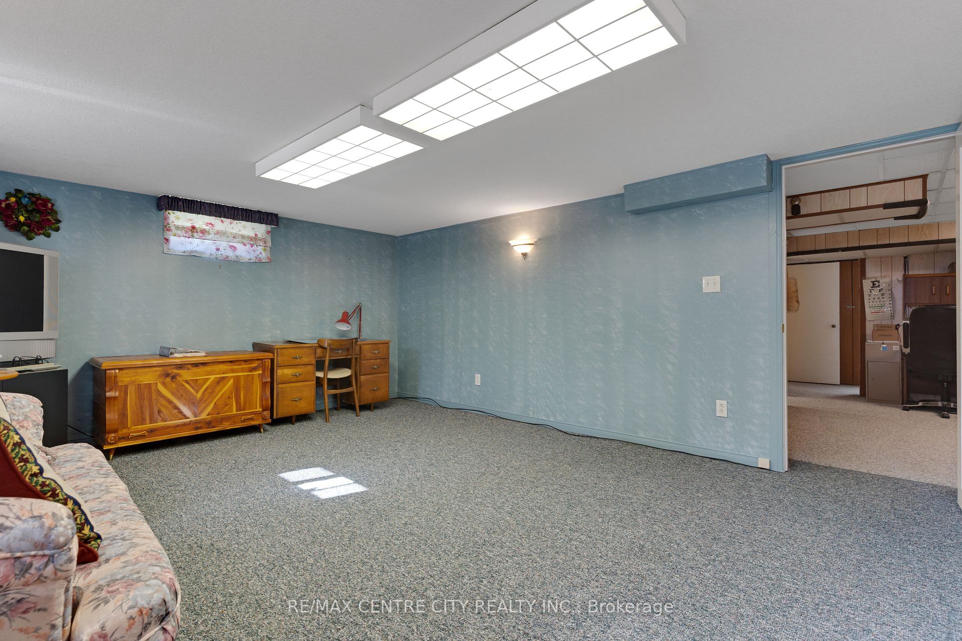 Photo 33 of 297 Wilson Avenue, Kitchener, Vanier - Kitchener — HOMEH