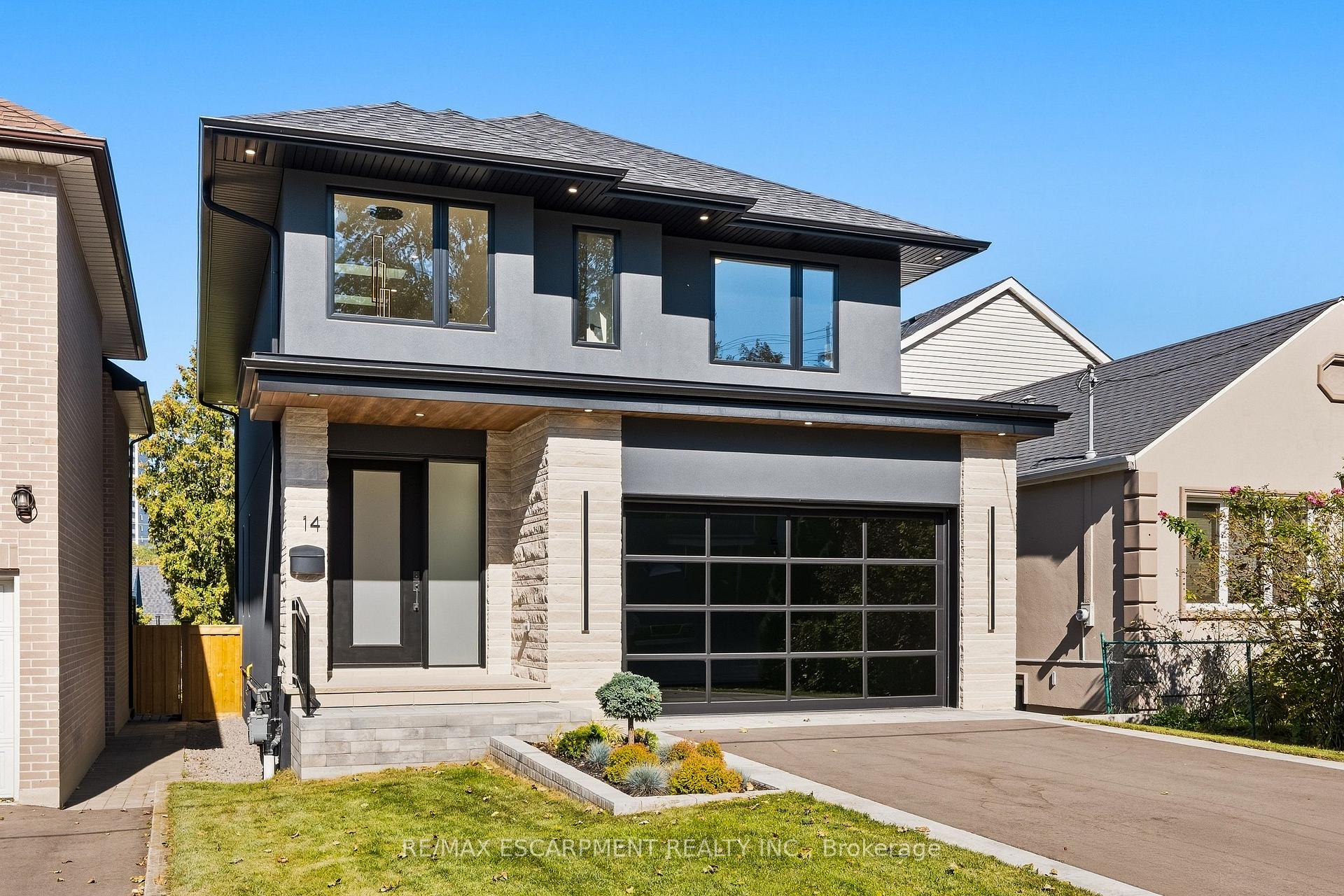 Photo 3 of 14 Kentroyal Drive, Etobicoke, Edenbridge-Humber Valley — HOMEH