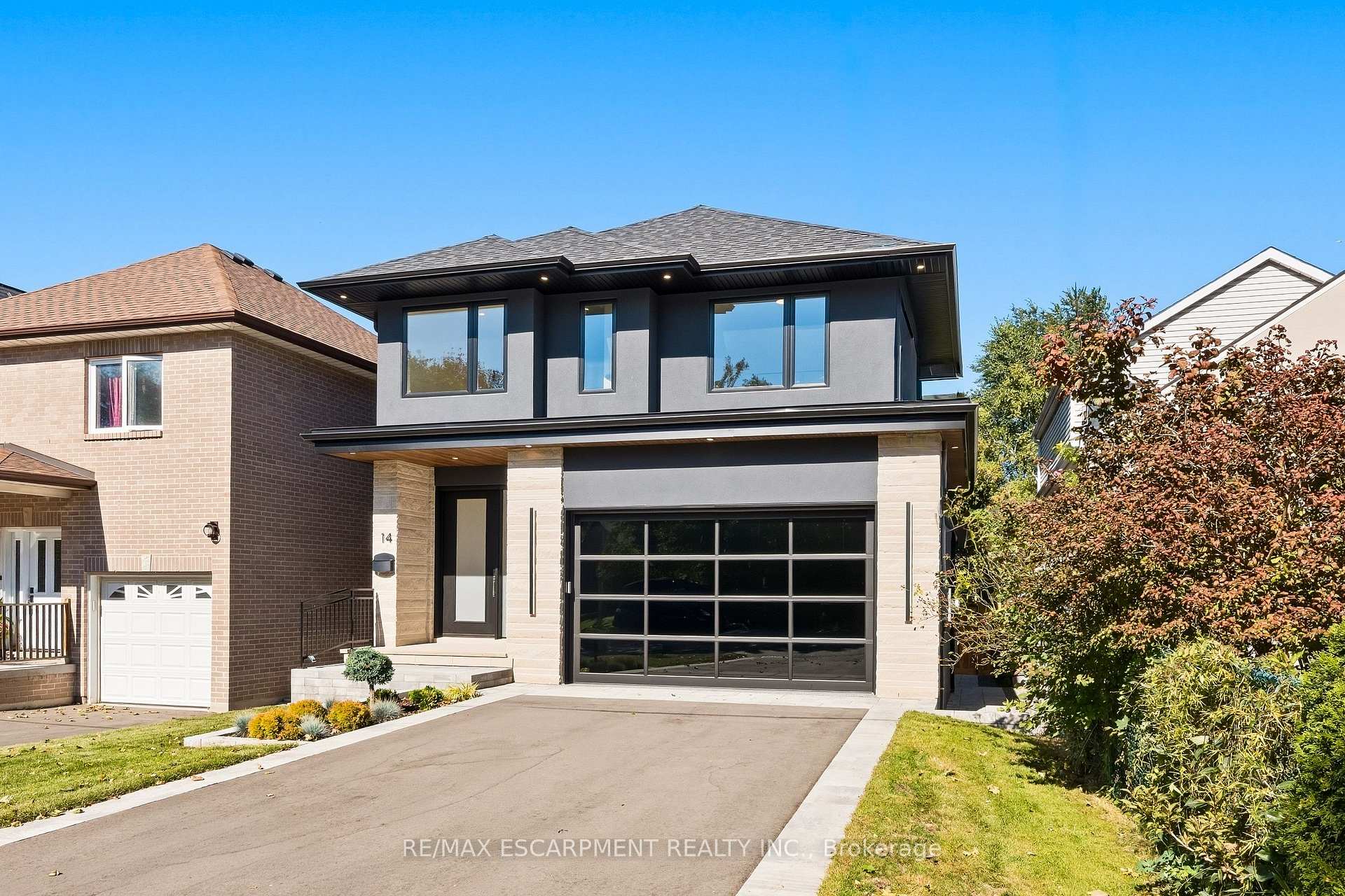 Photo 4 of 14 Kentroyal Drive, Etobicoke, Edenbridge-Humber Valley — HOMEH